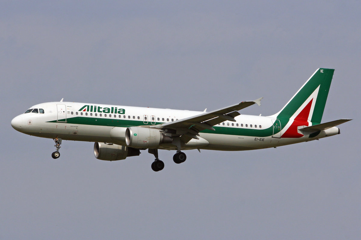Alitalia, EI-EIE, Airbus A320-216, msn: 4536,  Carlo Goldoni , 05.Juli 2015, AMS Amsterdam, Netherland.