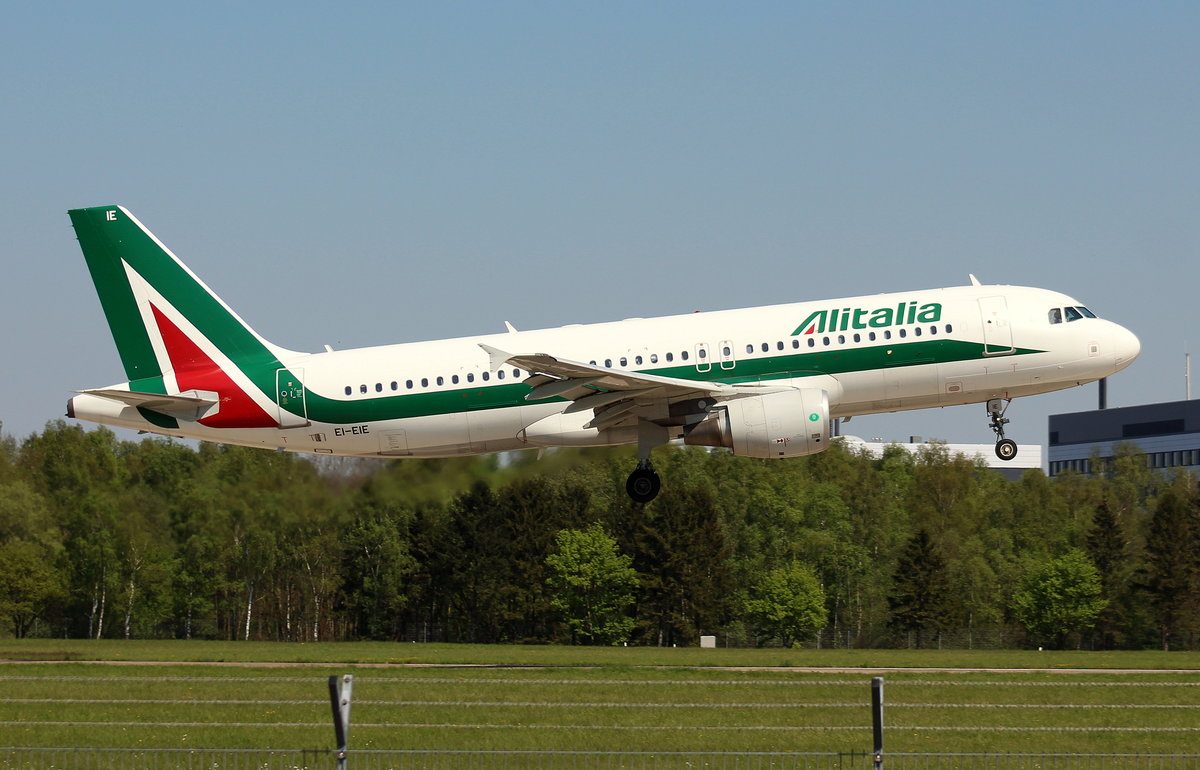 Alitalia, EI-EIE, (c/n 4536),Airbus A 320-216, 07.05.2016, HAM-EDDH, Hamburg, Germany (Name: Carlo Goldoni) 