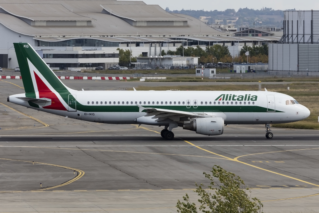 Alitalia, EI-IKG, Airbus, A320-214, 29.09.2015, TLS, Toulouse, France 





