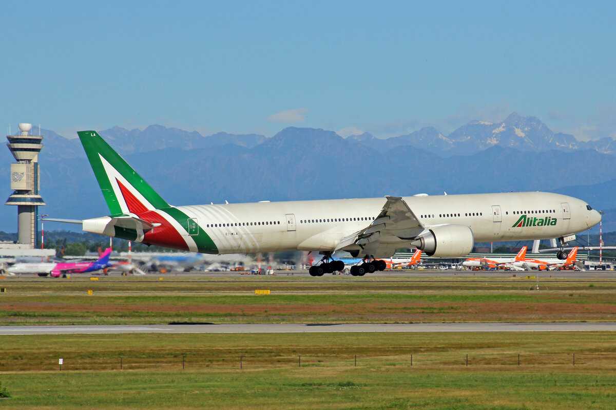 Alitalia, EI-WLA, Boeing 777-3Q8ER, msn: 35783/786,  Roma , 01.Juli 2021, MXP Milano Malpensa, Italy.