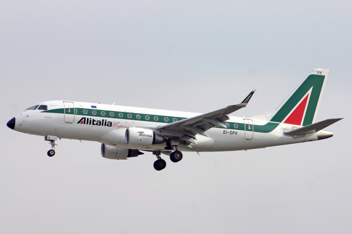 Alitalia Express, EI-DFK, Embraer EMB-170ST, msn: 19000032, 20.Mai 2005, FRA Frankfurt, Germany.