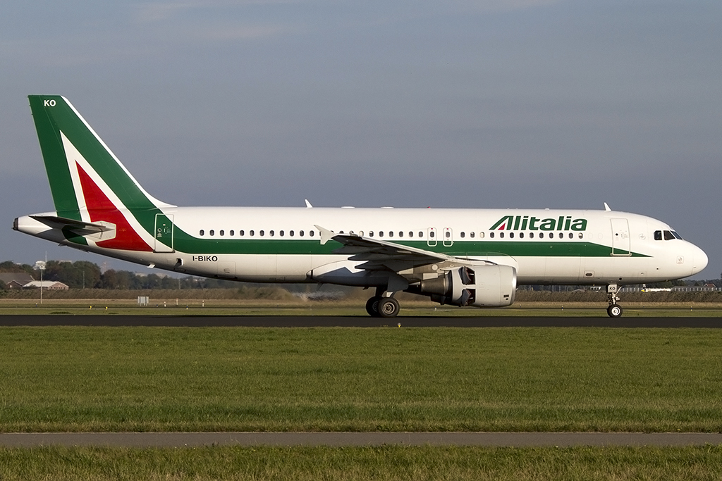 Alitalia, I-BIKO, Airbus, A320-214, 06.10.2013, AMS, Amsterdam, Netherlands




