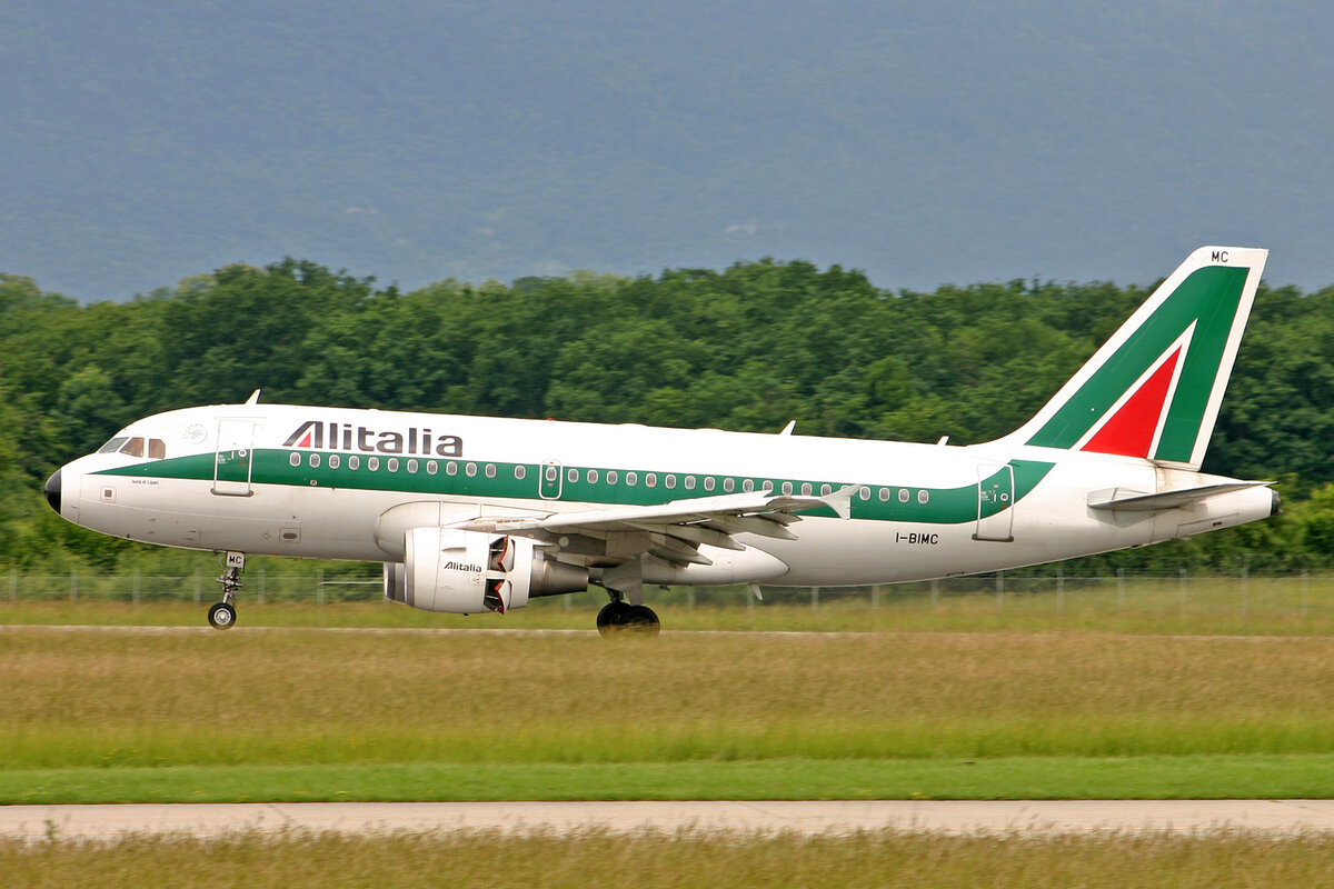 Alitalia, I-BIMC, Airbus  A319-112, msn: 2057,  Isola Di Lipari , 11.Juni 2008, GVA Genève, Switzerland.