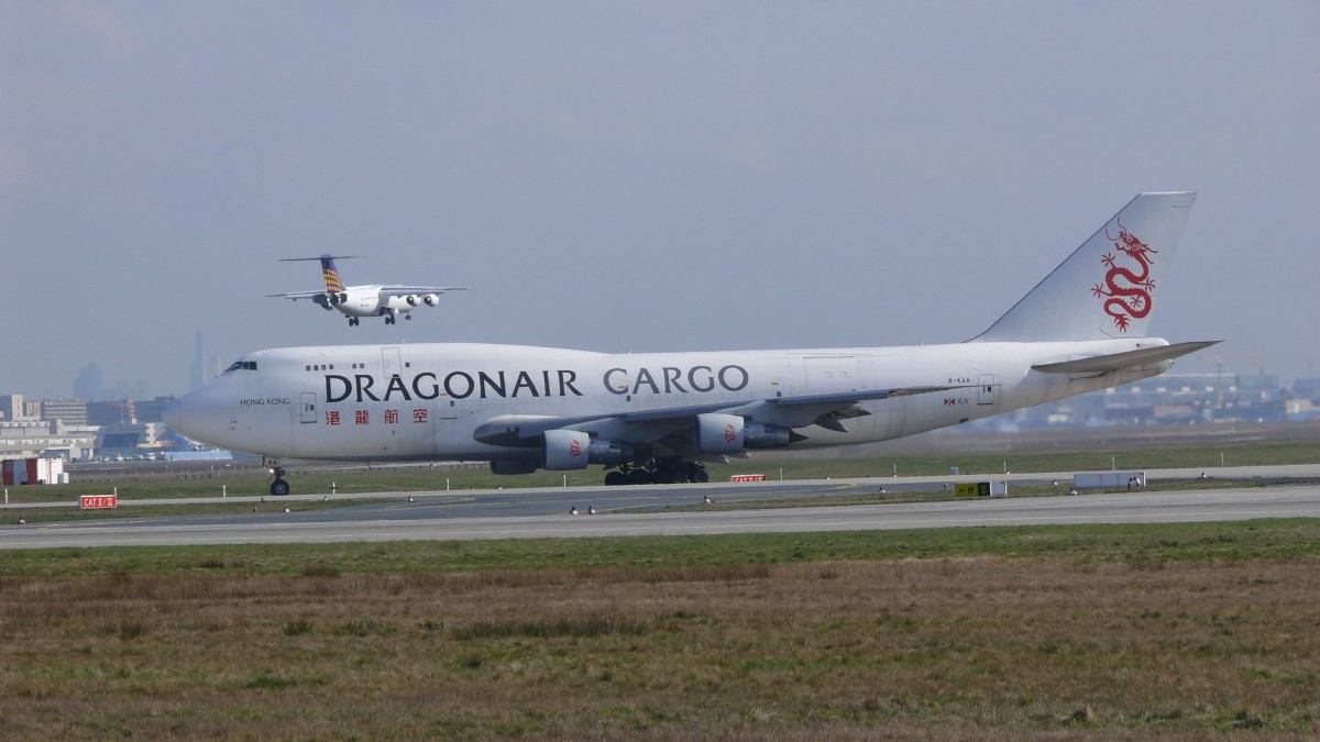 Am 26.06.2004 bekam ich DragonAir B-KAA 747-312M-SF in Frankfurt zu sehen.