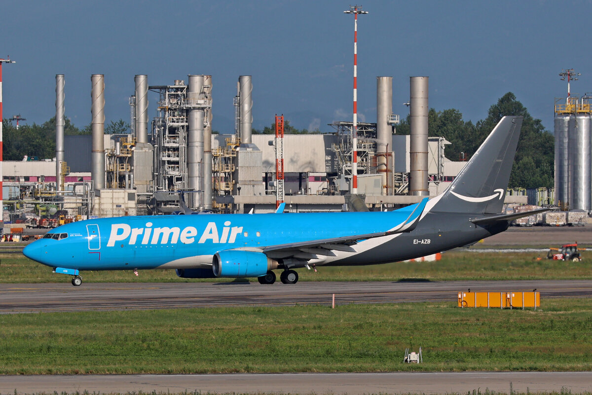 Amazon Prime Air (Operated by ASL Airlines Ireland), EI-AZB, Boeing B737-8ASSF, msn: 29925/588, 13.Juli 2023, MXP Milano Malpensa, Italy.