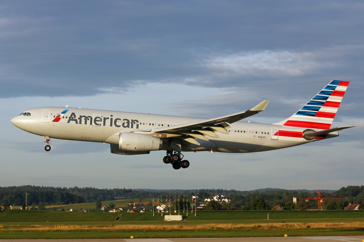 American Airline, N281AY, Airbus A330-243, 28.August 2015, ZRH Zürich, Switzerland.