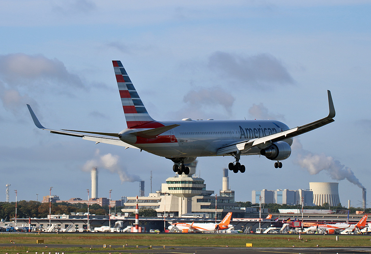 American Airlines, Boeing B 767-323(ER), N384AA, TXL, 19.09.2019