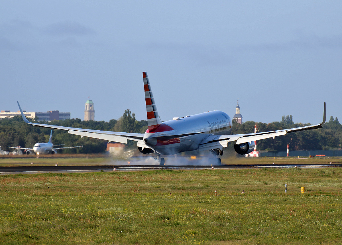 American Airlines, Boeing B 767-323(ER), N384AA, TXL, 19.09.2019