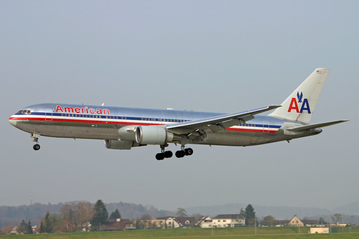 American Airlines, N359AA, Boeing B767-323ER, msn: 24040/230, 20.April 2006, ZRH Zürich, Switzerland.