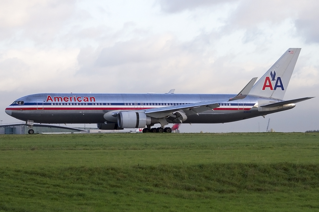 American Airlines, N361AA, Boeing, B767-323ER, 23.10.2013, CDG, Paris, France 






