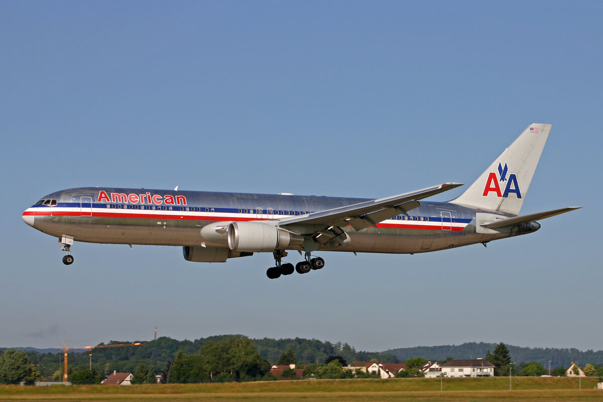 American Airlines, N362AA, Boeing B767-323ER, msn: 24043/237, 19.Juni 2007, ZRH Zürich, Switzerland.