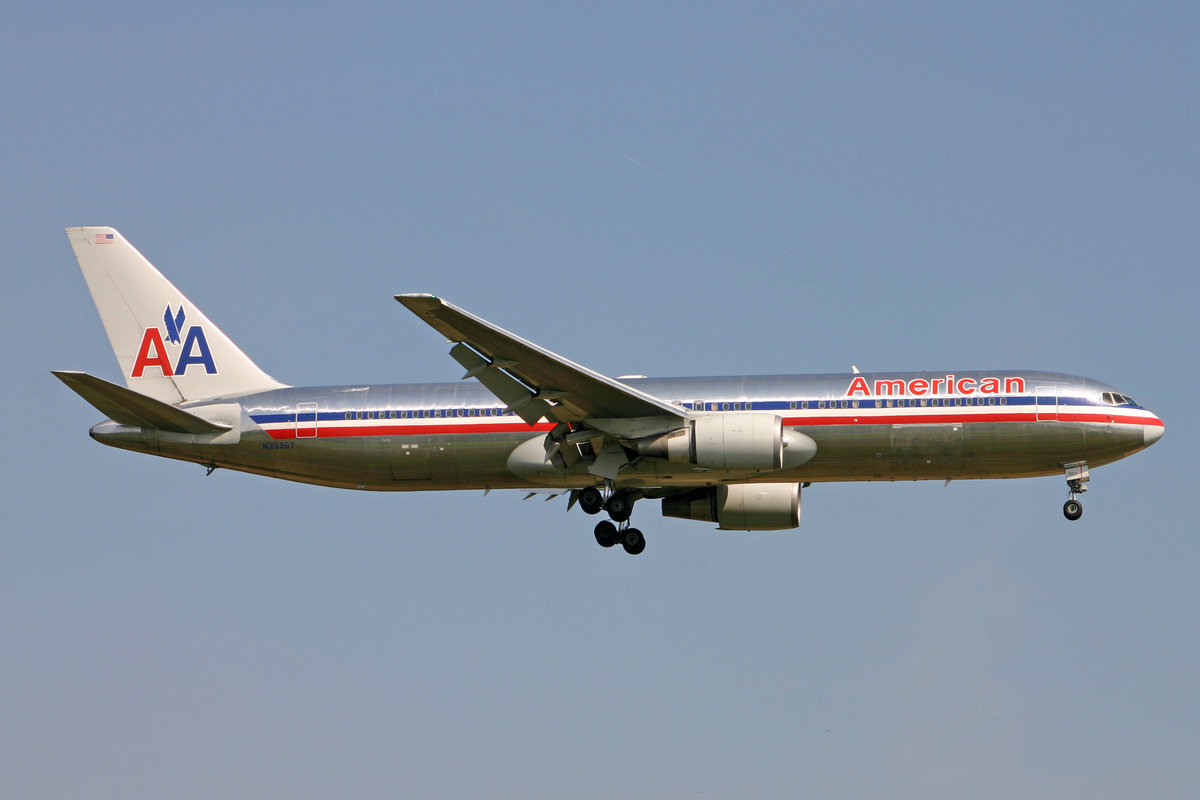 American Airlines, N39367, Boeing 767-323ER, msn: 25194/394, 19.Mai 2005, FRA Frankfurt, Germany.