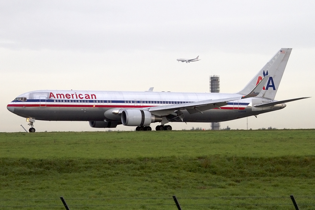 American Airlines, N396AN, Boeing, B767-323ER, 21.10.2013, CDG, Paris, France 






