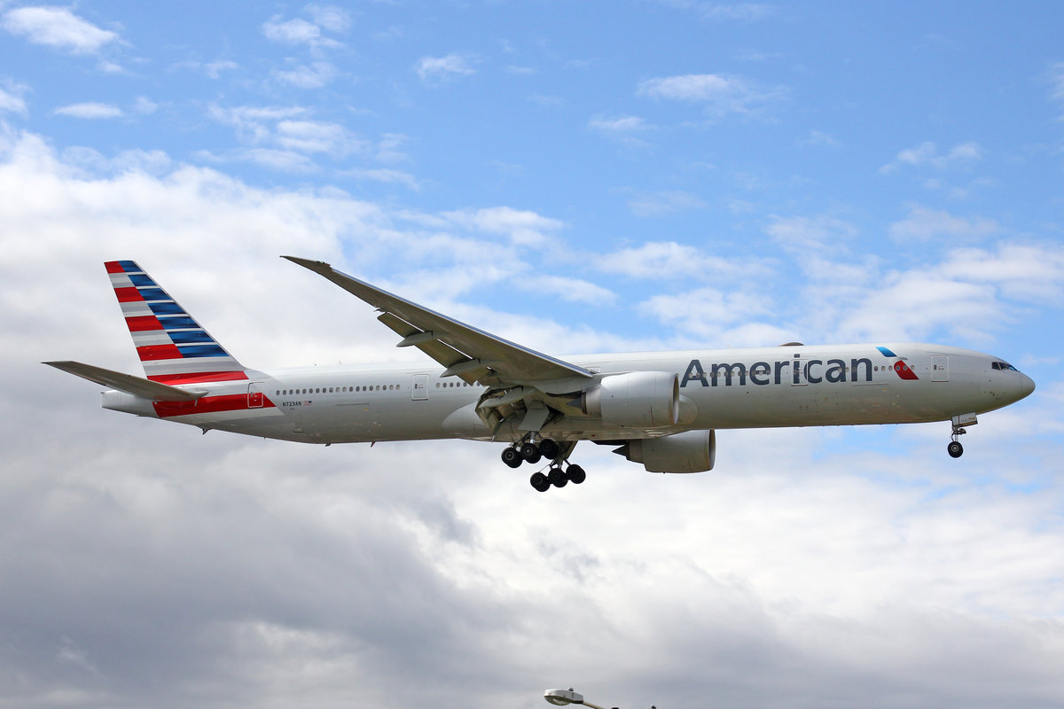 American Airlines, N723AN, Boeing 777-323ER, 01.Juli 2016, LHR London Heathrow, United Kingdom.