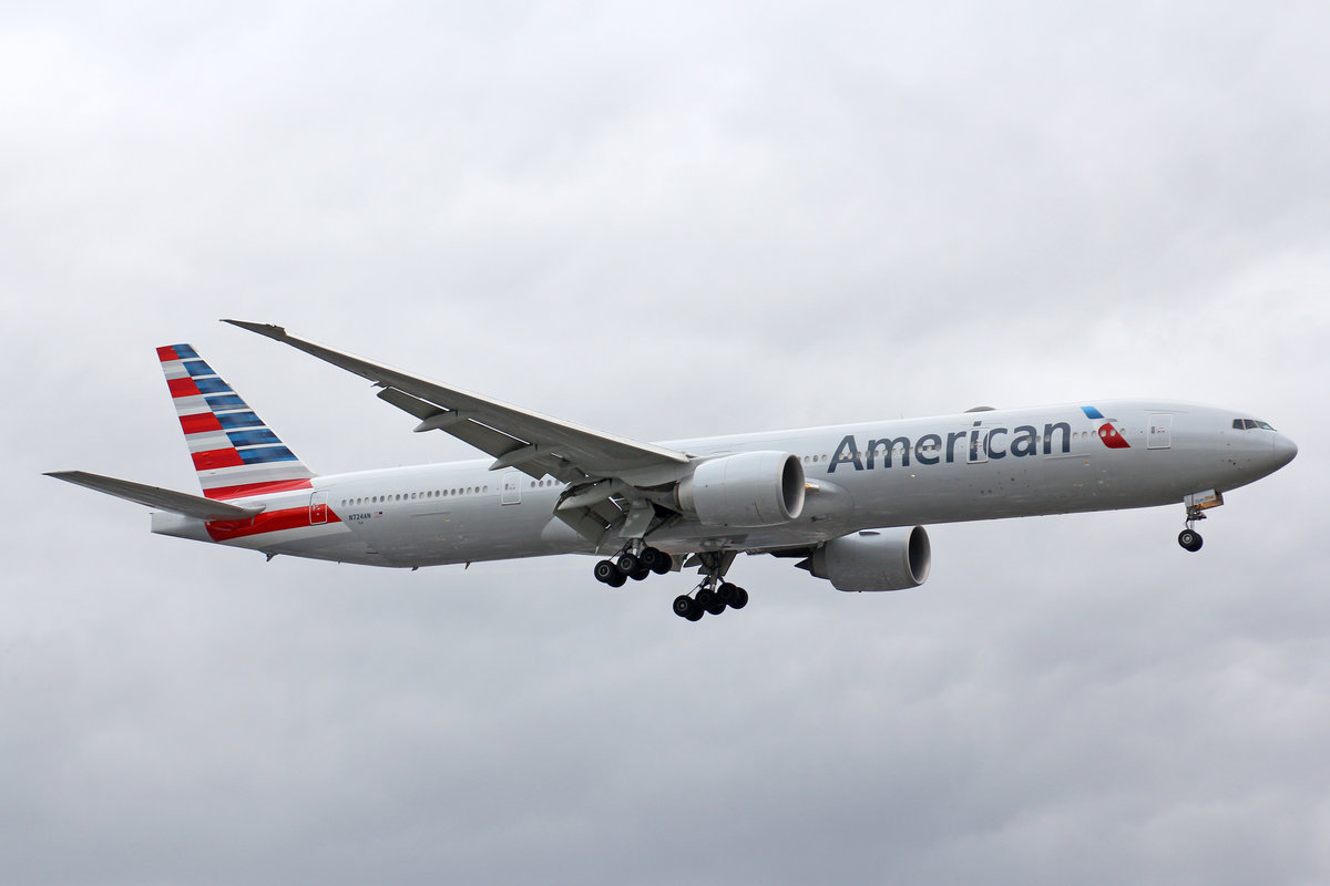 American Airlines, N724AN, Boeing 777-323ER, 01.Juli 2016, LHR London Heathrow, United Kingdom.