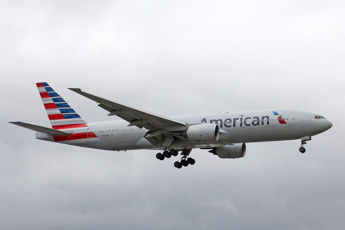 American Airlines, N757AN, Boeing 777-223ER, 01.Juli 2016, LHR London Heathrow, United Kingdom.