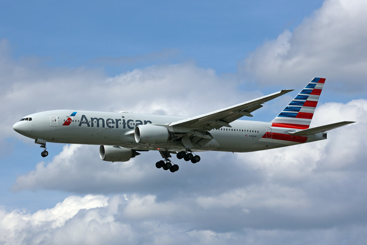 American Airlines, N785AN, Boeing B777-223ER, msn: 30005/274, 06.Juli 2023, LHR London Heathrow, United Kingdom.
