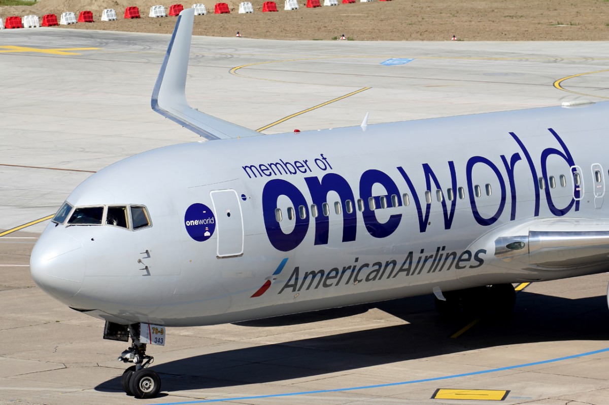 American Airlines  Oneworld  N343AN in Düsseldorf 7.6.2014