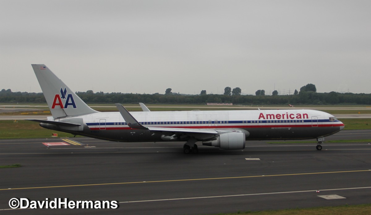 American Boeing 767-300 N391AA  am 31.8.2013 Flughafen Dsseldorf