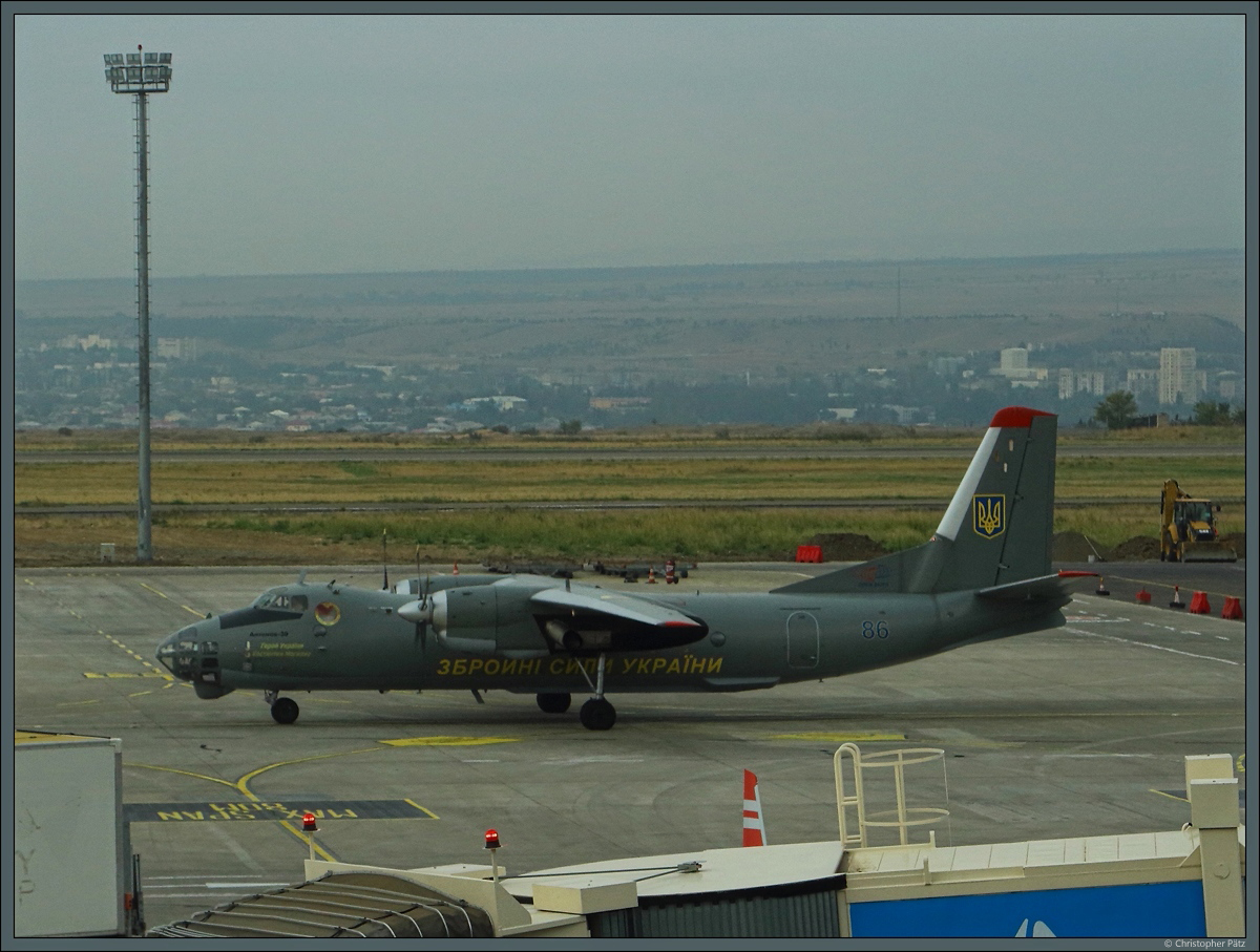An-30 Nr. 86 der ukrainischen Luftwaffe am 20.09.2019 auf dem Flughafen Tiflis.
