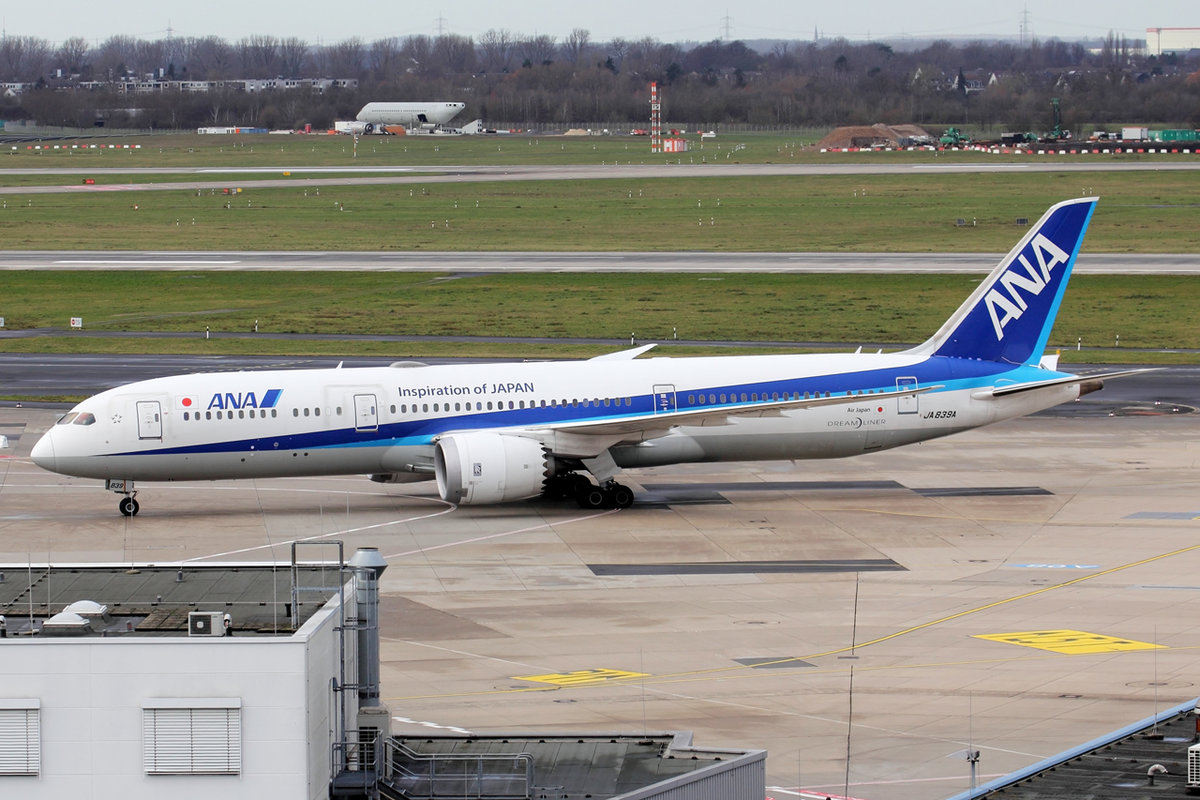 ANA Boeing 787-9 Dreamliner JA839A rollt zum Gate in Düsseldorf 19.1.2020