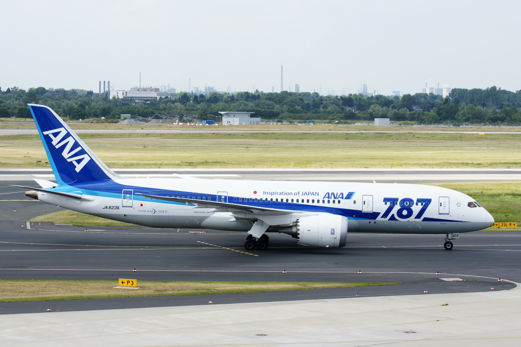 Ana Boing B787-8 Dreamliner JA823A EDDL-DUS, 14.06.2015
