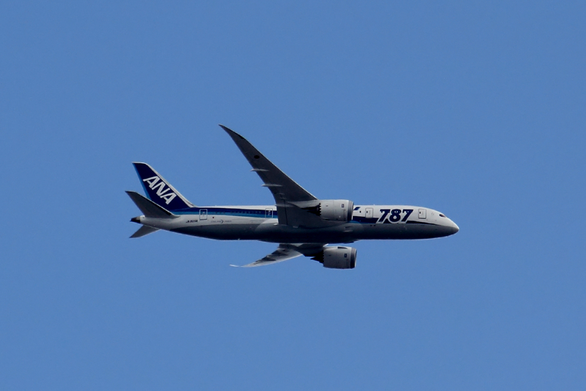 ANA JA805A überfliegt Recklinghausen im Anflug auf Düsseldorf 15.4.2016