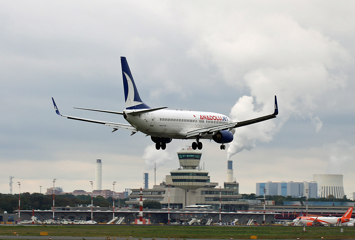 AnadoluJet, Boeing B 737-8F2, TC-JFC, TXL, 11.10.2020