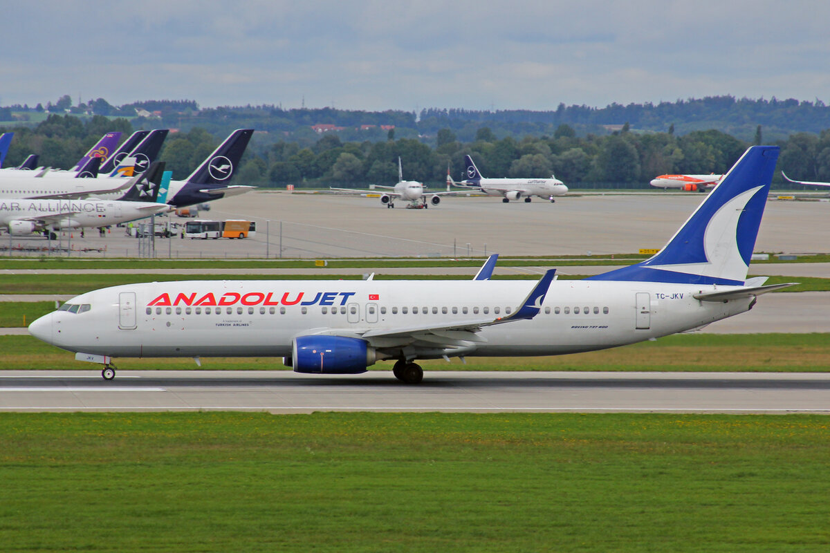 AnadoluJet, TC-JKV, Boeing B737-8Q8, msn: 41808/5445, 11.September 2022, MUC München, Germany.