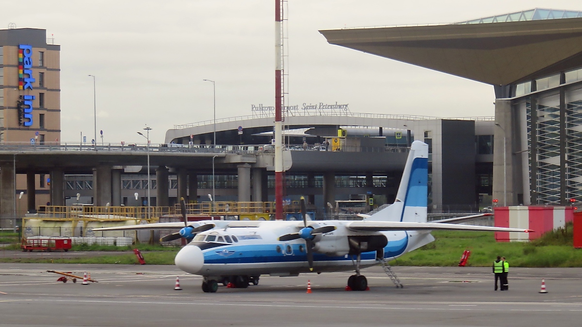 Antonov An-24, Registrierung kann ich leider nicht erkennen, in Pulkovo (LED), 20.9.17