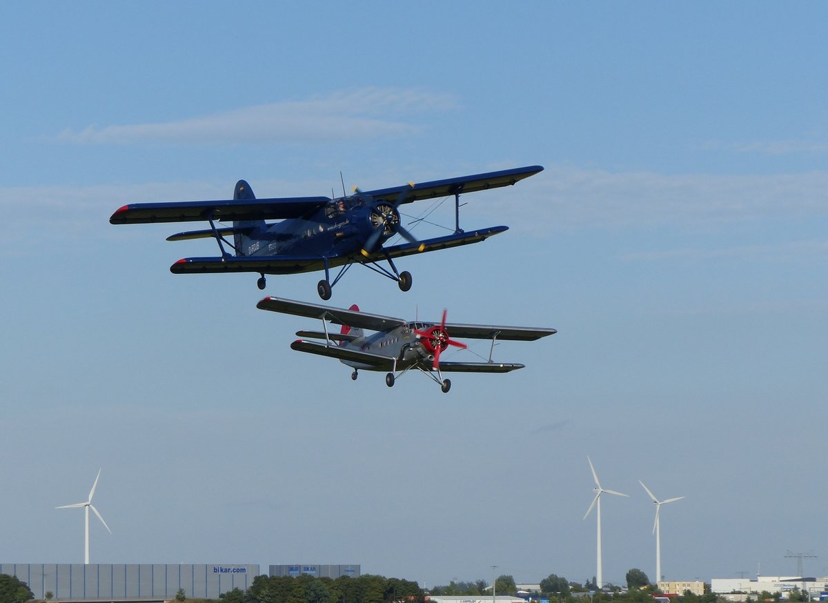 Antonow AN2, D-FOJB und LY-TED im Paar über Gera (EDAJ)am 13.8.2016
