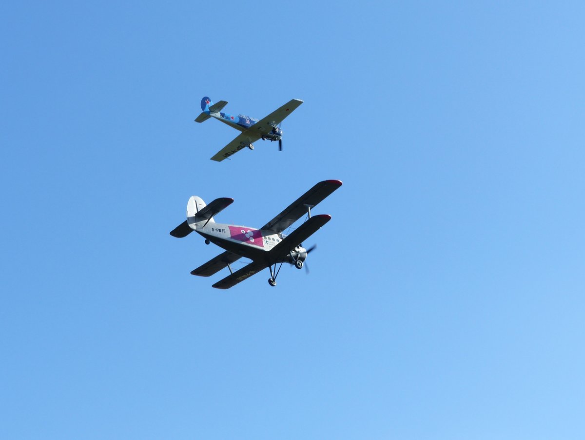 Antonow AN2, D-FWJE (ex. DDR-WJE) und Jakowlew YAK-52, SP-YUH, Flugplatz Gera (EDAJ), 13.8.2016