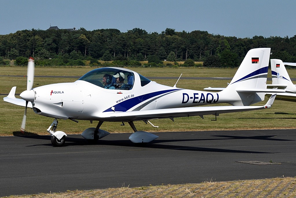 Aquila 210 D-EAQJ am Flugplatz Bonn-Hangelar - 21.07.2013