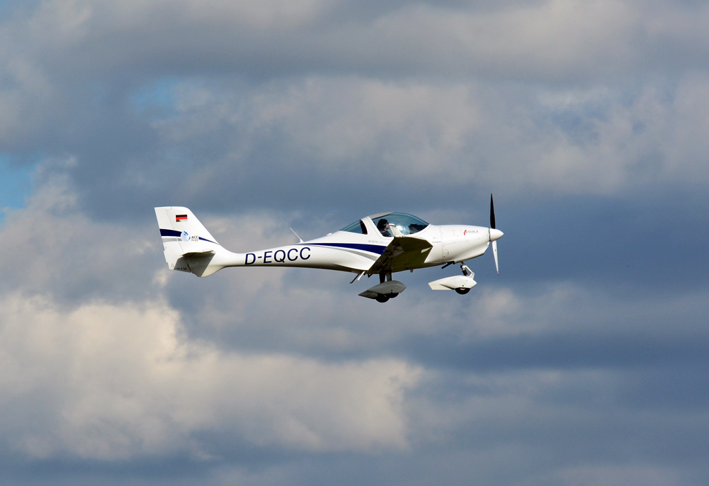 Aquila 210 D-EQCC, startet vom Flugplatz Bonn-Hangelar - 14.10.2014