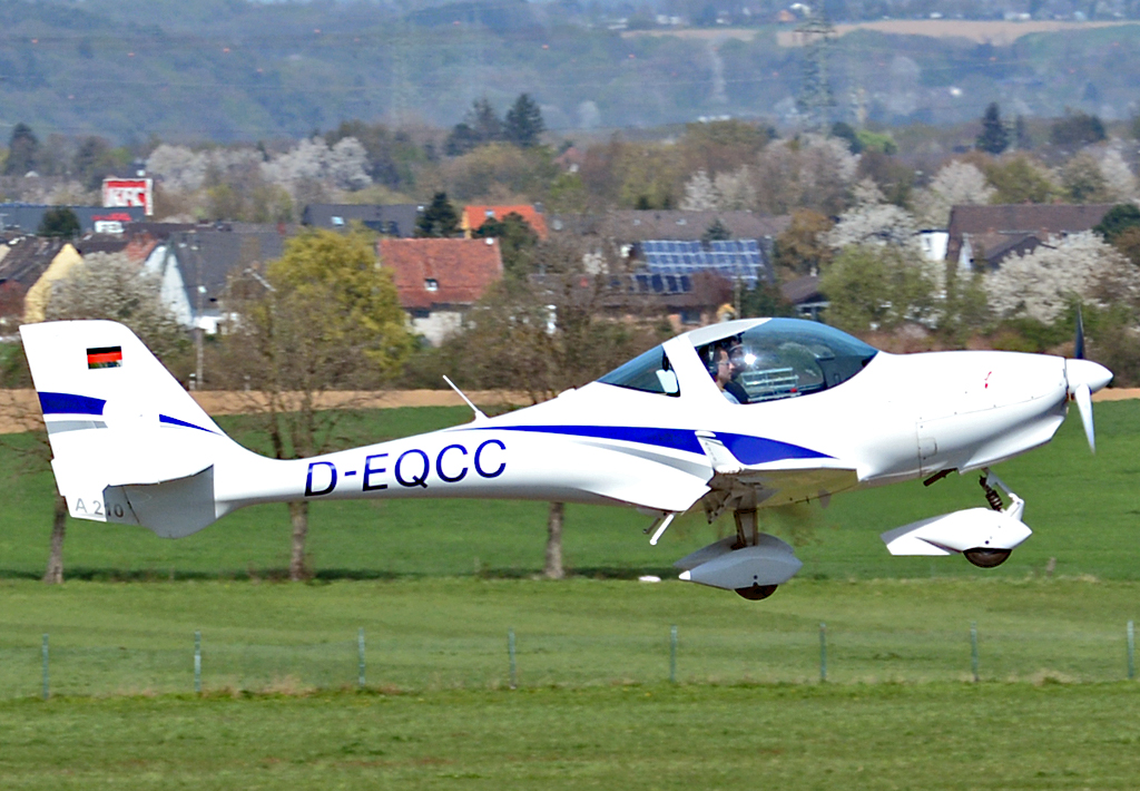 Aquila A 210 D-EQCC beim Start in EDKB - 20.04.2016
