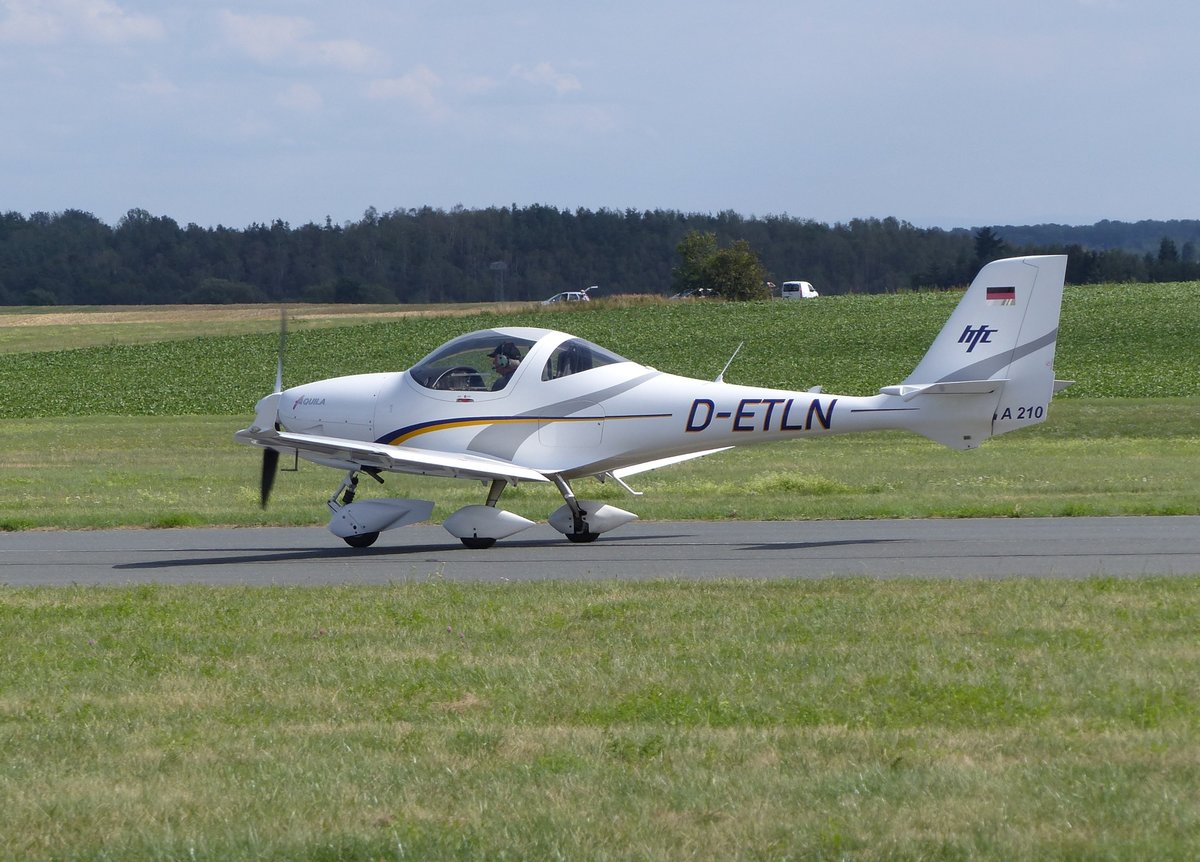 Aquila A-210, D-ETLN auf dem Weg zum Abflugpunkt 24 in Gera (EDAJ) am 17.8.2019