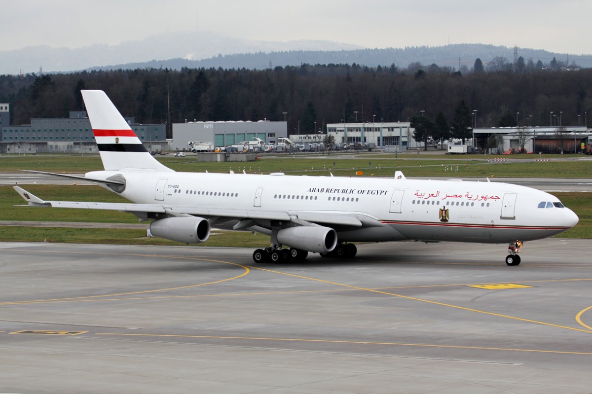 Arab Republic of Egypt SU-GGG rollt zum Start in Zürich 23.1.2015
