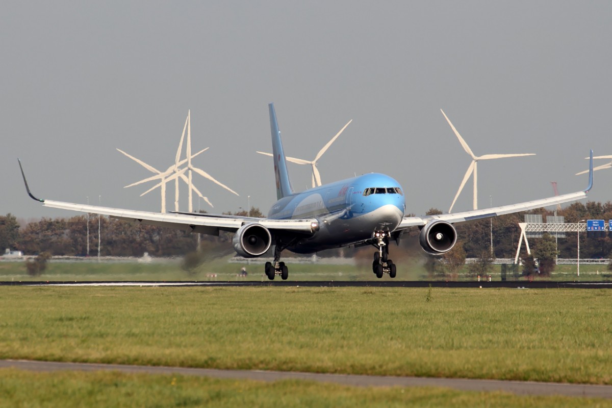 Arkefly PH-OYI bei der Landung in Amsterdam 1.11.2014