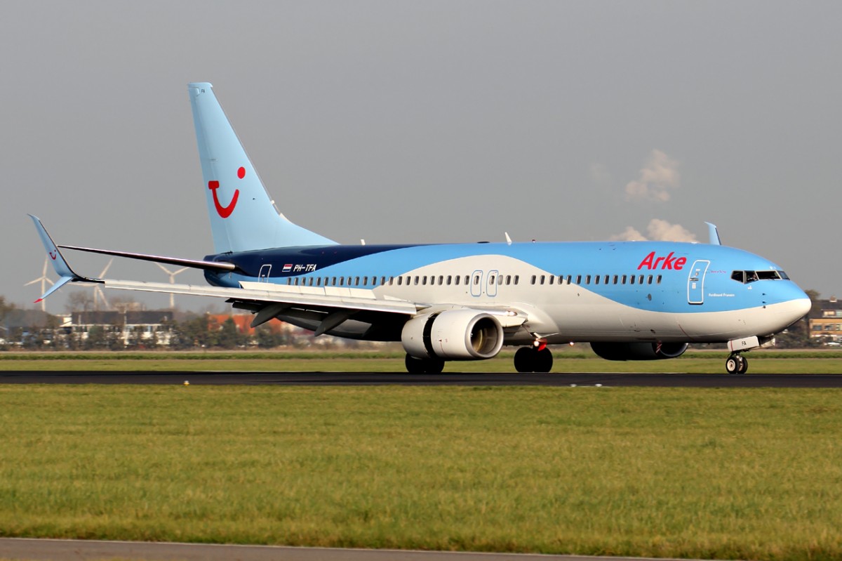 Arkefly PH-TFA nach der Landung in Amsterdam 1.11.2014