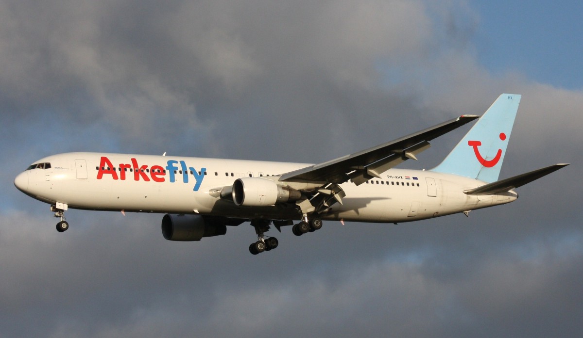 Arkefly,PH-AHX,(c/n24847),Boeing 767-383(ER),12.01.2014,HAM-EDDH,Hamburg,Germany