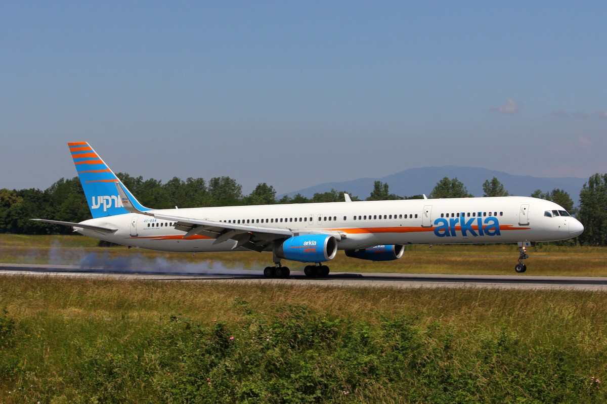 Arkia Israeli Airlines, 4X-BAW, Boring 757-3E7 (W), 4.Juni 2015, BSL  Basel, Switzerland.