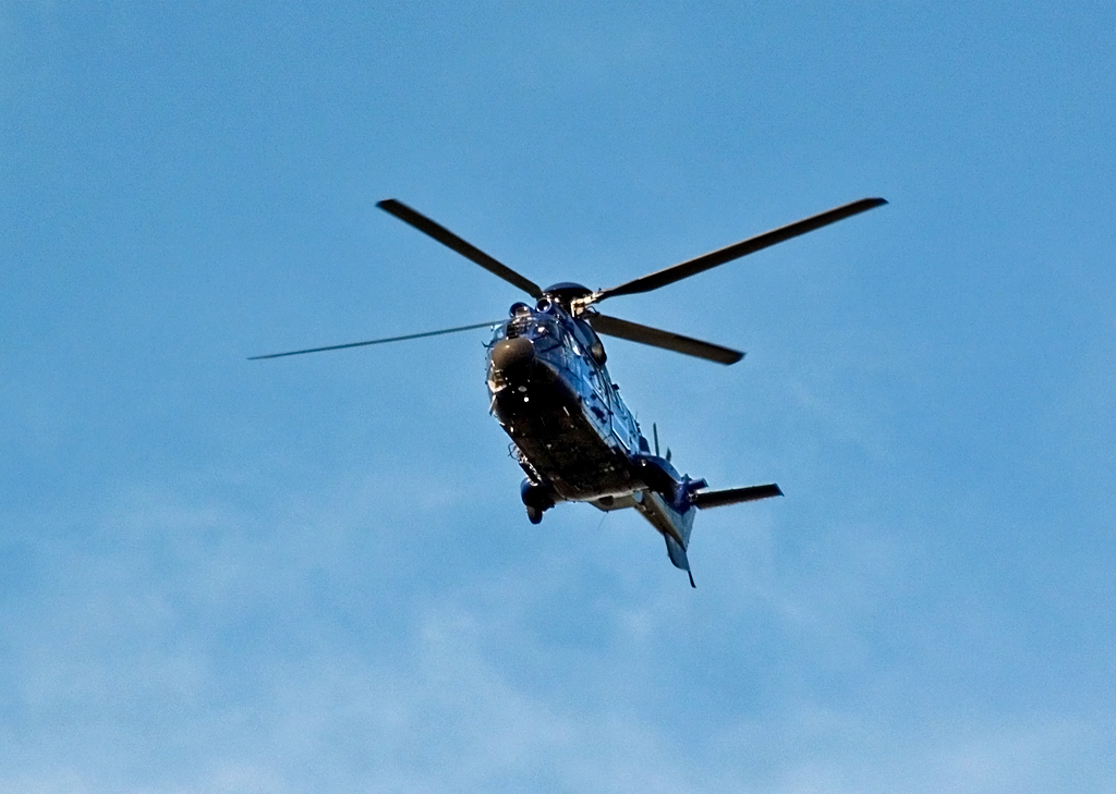 AS 332L-1 Super Puma der Bundespolizei aus Bonn-Hangelar, D-HEGZ, beim Überflug bei Rheinbach - 07.12.2015