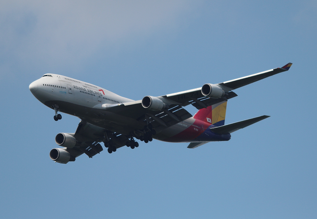Asiana Airlines B 747-48E(M) HL7421 bei der Landung in Frankfurt am 11.06.2013