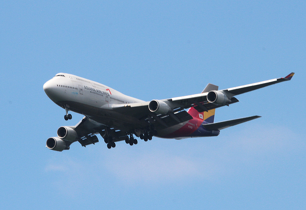 Asiana Airlines B 747-48E(M) HL7423 bei der Landung in Frankfurt am 10.06.2013