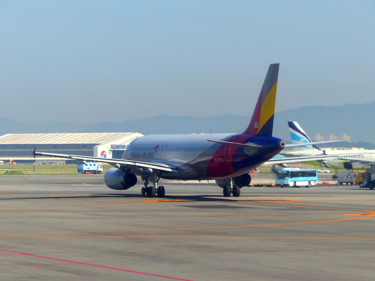 ASIANA AIRLINES, HL7773, Airbus A320, Busan-Gimhae Airport (PUS), 20.5.2016