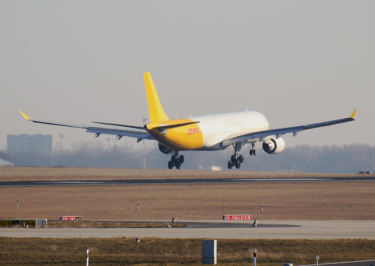 ASL Airlines Ireland(DHL), Airbus A 330-322(P2F), EI-HEB, BER, 10.03.20201