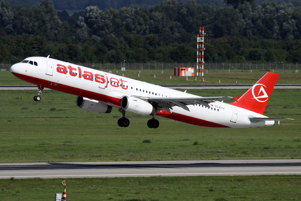Atlas A-321 TC-ETV beim Takeoff auf 23L in DUS / EDDL / Düsseldorf am 20.08.2014