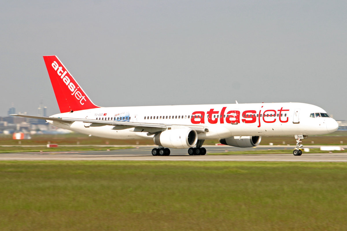 Atlasjet, TC-OGD, Boeing 757-2G5, msn: 	24176/173, 19.Mai 2005, FRA Frankfurt, Germany.