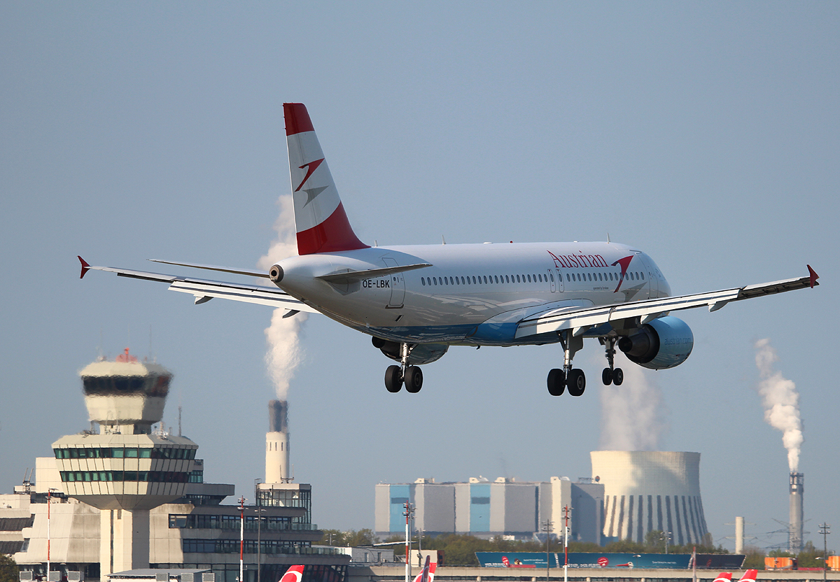 Austrian Airlines A 320-214 OE-LBK bei der der Landung in Berlin-Tegel am 05.05.2013