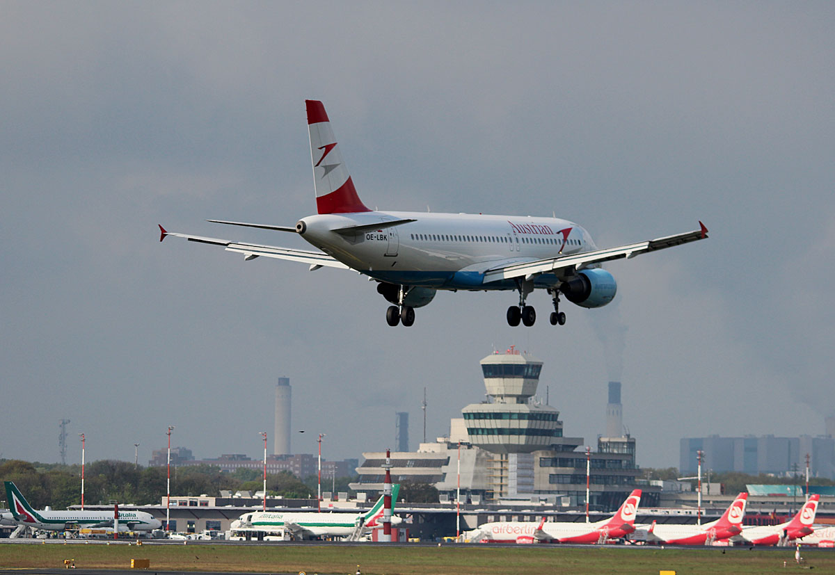Austrian Airlines A 320-214 OE-LBK bei der Landung in Berlin-Tegel am 01.05.2015